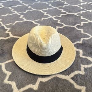 Straw sun hat, neutral with black and and flat brim